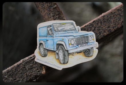 65Mm wooden magnet – blue defender side view