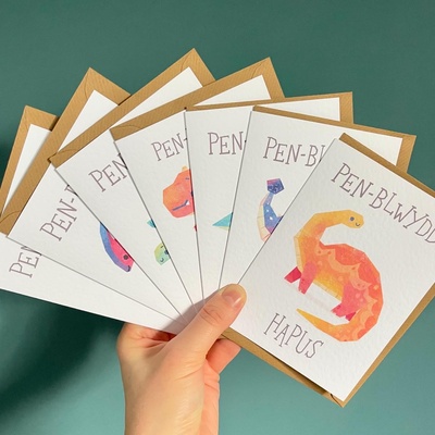 Set of 7 dinosaur cards – Pen–blwydd Hapus