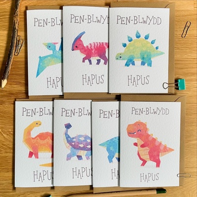 Set of 7 dinosaur cards – Pen–blwydd Hapus