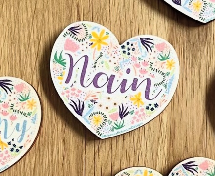 65Mm wooden heart magnet – Nain